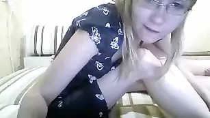 Милая блонда XXXlizaXXX классно трахается