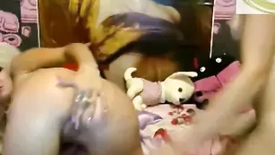 Nastysha лесбиянки тешатся страпоном