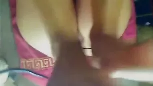 Пикантная пассия AlanaBi ласкает бритые отверстия