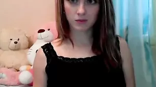 Знойная малышка Cassiopeia показывает шикарные груди