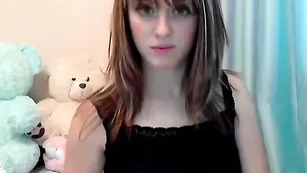 Знойная малышка Cassiopeia показывает шикарные груди