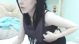 Прелестная малышка Little Effi показывает сексуальное тело