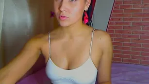 Сисястая барышня megasexydoll возбуждает своим телом