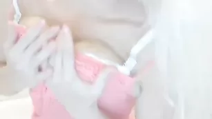 Ярая чикса ladykristy сосет резиновый пенис