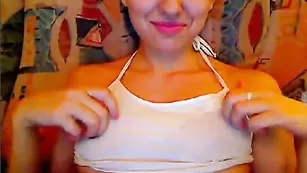 Сексуальная барышня panamera555 показывает красивые сиськи