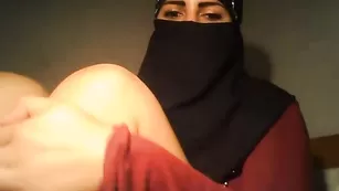 Zahiramenara's мусульманка светит киской