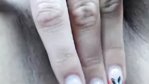 jesydiamond массирует клитор в салоне авто