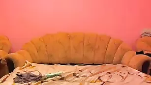 Buncy мокрая киска и возбужденные сосочки