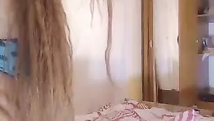 Смазливая курва FireFoxGirl мастурбирует две дырочки