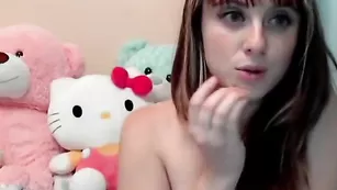 Крашенная телочка Cassiopeia показывает молочные железы