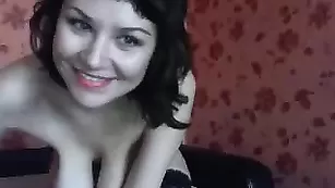 Взрослая женщина krasivaya555 устраивает порцию ласок