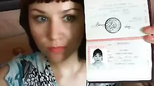 Взрослая женщина krasivaya555 устраивает порцию ласок