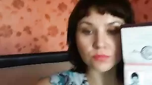 Взрослая женщина krasivaya555 устраивает порцию ласок