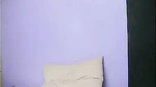 Похотливая блондинка Lakisssa ласкает бритую письку