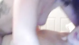 Татуированная баба cekac занимается сексом после оральных утех