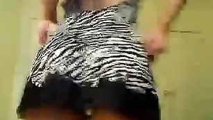 Пышногрудая курва Carmen танцует стриптиз