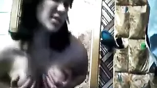 Чудесная девка xblakstarx не прочь показать молочные железы