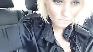 jesydiamond трахает себя в центре города