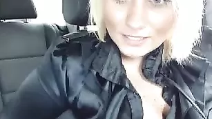 jesydiamond трахает себя в центре города