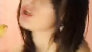 Красотка в чулках VirginAngel трахает киску секс игрушками