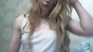 Роскошная шалава brianasex мастурбирует бритую пизду