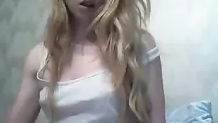 Роскошная шалава brianasex мастурбирует бритую пизду