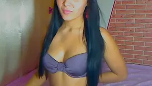 Выразительная шалава megasexydoll неподражаемо себя ласкает