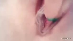 Пикантная брюнетка myriamm ласкает киску пальчиками