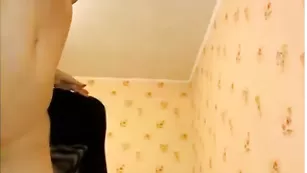 Изящная девочка kaprisya наминает половые губки