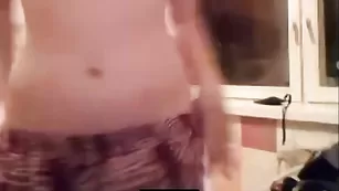 Шальная проказница melissalove ласкает сочные дырочки