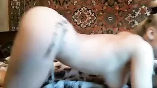 Русская шалава mrita19 разминает соски