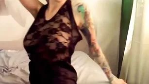 Эпатажная курва Persifora шалит с секс игрушкой