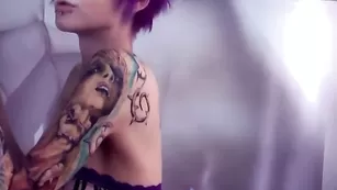 Эпатажная курва Persifora шалит с секс игрушкой