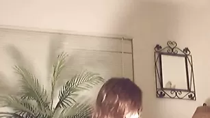 Восхитительная кобыла Nicole демонстрирует аппетитное тело