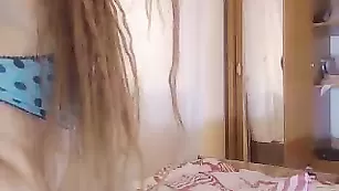 Шальная курва FireFoxGirl трахает себя в обе дырки