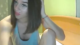 Привлекательная бикса hotbrunet69 в бесплатном чате