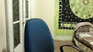 Солидная сука AlinaVIP777 пускает в ход большие груди