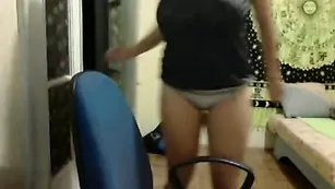 Солидная сука AlinaVIP777 пускает в ход большие груди