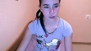 Худенькая малышка blackitty ласкает бритую пизду