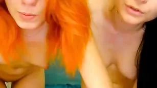 Сексуальные телки Krisstinna наминают свои сиси