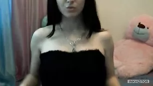 Грудастая путана SweetyKattie ласкает сосочки