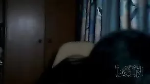 Горячая брюнетка Lexus460 теребит вагину