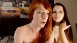 Дуэт блядей GloriLove общается и показывает сиськи