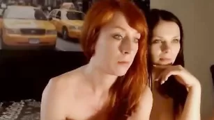 Дуэт блядей GloriLove общается и показывает сиськи