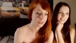 Дуэт блядей GloriLove общается и показывает сиськи