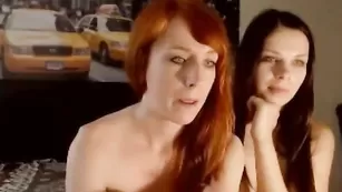 Дуэт блядей GloriLove общается и показывает сиськи