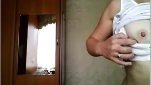 Зрелая брюнеточка cvetta ласкает натуральные сиськи