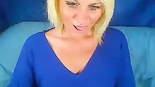 jesydiamond любит сосать пальчик