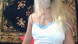 Шальная девка SonyaBony дразнится во фри