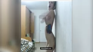 Смазливая краля callifornia нежно мастурбирует пизду